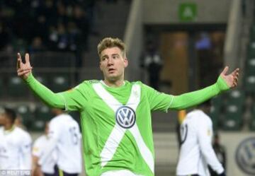 28. Wolfsburgo (Alemania). El equipo de la Bundesliga cedió diez seleccionados, que jugaron 49 duelos por sus respectivos equipos nacionales. Destaca el danés Nicklas Bendtner.