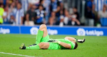 Oblak se queda dolorido en el suelo. 