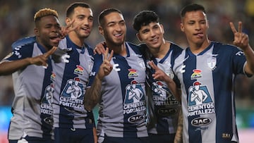 AME7706. PACHUCA (MÉXICO), 06/05/2023.- Los jugadores de Pachuca celebran un gol ante Santos, durante un partido del torneo Clausura 2023 del fútbol mexicano, disputado en el estadio Hidalgo, en Pachuca (México). EFE/David Martinez Pelcastre
