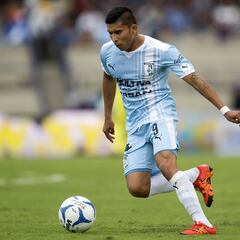 Es canterano de Querétaro, jugó en Chivas y ahora brilla en Europa