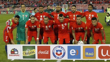 Futbol, Chile vs Paraguay.
 Eliminatorias al mundial de Rusia 2018.
 Formaci&Atilde;&sup3;n de Chile antes del partido contra Paraguay por las clasificatorias al mundial de Rusia 2018  en el estadio Monumental de Santiago, Chile.
 31/08/2017
 Marcelo Hernandez/Photosport
 *************
 Football, Chile vs Paraguay.
 Russia 2018 World Cup qualification.
 Chile&#039;s team before the game against Paraguay  for 2018 Russia World Cup qualification at the Monumental stadium in Santiago, Chile.
 31/08/2017
 Marcelo Hernandez/Photosport