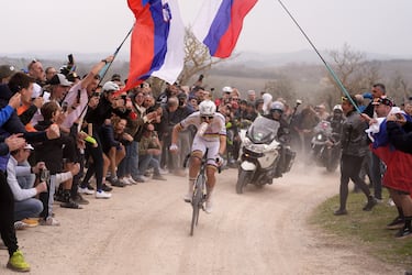 Pogacar en la Strade Bianche.