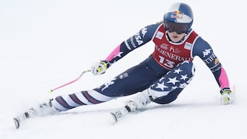 VAL D'ISERE (France), 21/12/2025.- Lindsey Vonn of the USA in action during the Women's Super G race at the FIS Alpine Skiing World Cup in Val d'Isere, France, 21 December 2025. (Francia) EFE/EPA/Guillaume Horcajuelo