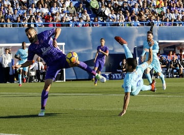 Luis Suárez ante Siovas.
 