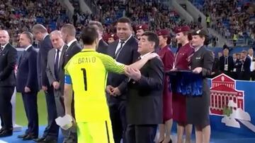 El desprecio de Maradona a la Confecup al consolar a Bravo