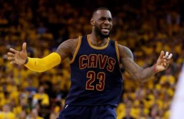 6. LeBron James con 64 , 8 millones de dólares.


 