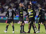 AME3268. PACHUCA (MÉXICO), 07/02/2026.- Jugadores de Pachuca celebran un gol este sábado, durante un partido de la Liga MX entre Pachuca y Juárez en el estadio Hidalgo, en Pachuca (México). EFE /David Martínez Pelcastre