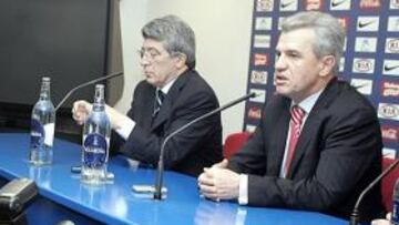 Aguirre en su despedida del Atlético.