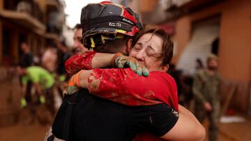 A member of Spain's Military Emergency Unit (UME) embraces with a local woman, in the aftermath of floods caused by heavy rains, in Sedavi, near Valencia, Spain, November 3, 2024. REUTERS/Nacho Doce TPX IMAGES OF THE DAY