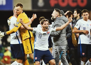 Eslovaquia se convirtió en el tercer rival de España en la Eurocopa, junto a Polonia y Suecia, después de ganar una de las cuatro finales del playoff de la Nations League ante Irlanda del Norte. También se clasificaron para la competición continental Escocia, Macedonia y Hungría, cerrando así el conjunto de 24 selecciones que jugarán el torneo aplazado a verano de 2021. 