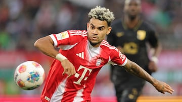 AUGSBURG, GERMANY - AUGUST 30: Luis Diaz of FC Bayern München looks on during the Bundesliga match between FC Augsburg and FC Bayern München at WWK-Arena on August 30, 2025 in Augsburg, Germany. (Photo by Marcel Engelbrecht - firo sportphoto/Getty Images)