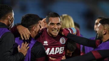 Argentina's Lanus Jose Sand celebrates with his teammates after scoring a goal against Uruguay's Montevideo Wanderers during their Copa Sudamericana group stage football match at the Centenario stadium in Montevideo, on April 28, 2022. (Photo by DANTE FERNANDEZ / AFP)