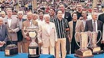 <b>CELEBRACIÓN. </b>Hasta 29 históricos del baloncesto madridista se dieron cita ayer en Vistalegre: Romay, Corbalán, Trujillano, Emiliano, Rullán, Llorente, Ferrándiz, Brabender...