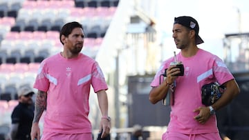 FORT LAUDERDALE, FLORIDA - APRIL 06: (L-R) Lionel Messi #10 and Luis Su�rez #9 of Inter Miami CF arrive prior to an MLS match between Inter Miami CF and Toronto FC at Chase Stadium on April 06, 2025 in Fort Lauderdale, Florida. Leonardo Fernandez/Getty Images/AFP (Photo by Leonardo Fernandez / GETTY IMAGES NORTH AMERICA / Getty Images via AFP)