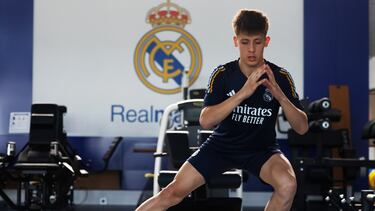 Arda Güler se entrena en el gimnasio del Real Madrid.