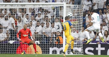 3-0. Sergio Ramos marcó el tercer gol con pase de cabeza de Gareth Bale.