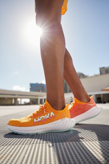 HOKA lanza la renovación de uno de sus grandes iconos