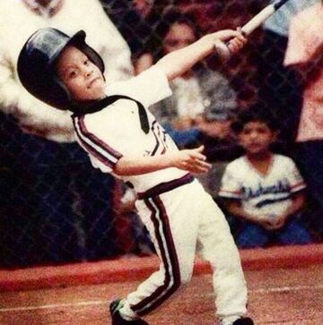 Siempre tuvo un gusto especial por el béisbol y también lo practicó un poco