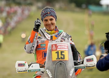 Es la primera mujer española en conseguir acabar 8 Dakar consecutivos y estar en el Top 10 de la edición 2018.