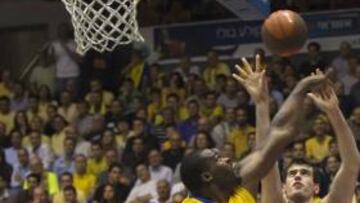 Barac, lanzando a canasta.