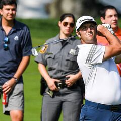 Spieth sigue en cabeza y Jon Rahm es tercero a cinco golpes