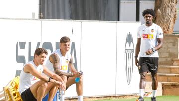 Barrenechea mejora a Javi Guerra