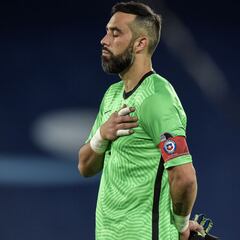 La frase de Claudio Bravo sobre su futuro adiós de la Roja