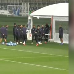 Cristiano impresses Dybala with physics-defying trick shot