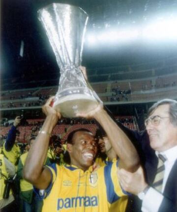 Campeón Copa de la UEFA en 1995 ante Juventus. En 1999 volvió a levantar su segundo título ante Marsella. 

