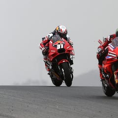 Márquez disfruta tras Acosta y Aleix le ve “número uno mundial”