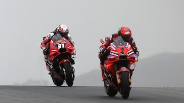 Acosta se fue a por Bagnaia con mucha decisi¨®n.