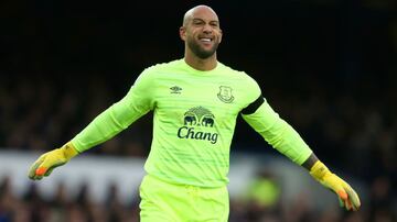 A pesar de que llegó a temprana edad al fútbol inglés, con el Manchester United, equipo en donde ganó 1 FA Cup, 1 Community Shield y una Copa de la Liga, Tim Howard tuvo su mejor etapa con el Everton, mostrándose como un arquero experimentado y consolidado en el fútbol mundial.