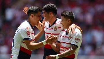 ZAPOPAN, MEXICO - JULY 16: Pavel Perez of Chivas celebrates with teammates Zahid Mu�oz and Erick Gutierrez after scoring the team's first goal during the friendly match between Chivas and Athletic Club at Akron Stadium on July 16, 2023 in Zapopan, Mexico.   Simon Barber/Getty Images/AFP (Photo by Simon Barber / GETTY IMAGES NORTH AMERICA / Getty Images via AFP)