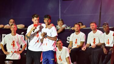 Álvaro Morata y Lamine Yamal durante la fiesta por la Eurocopa.