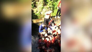 Diego Costa se divierte con sus amigos mientras espera noticias