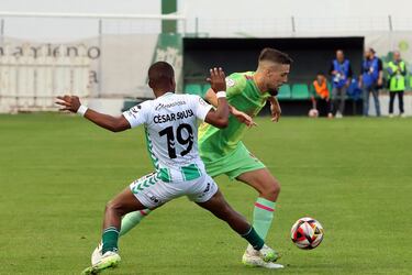 El Málaga se impone con oficio al Antequera y aprieta a Castellón e Ibiza