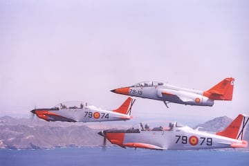 Es un avin de entrenamiento bsico bimotor. Espa?a adquiri 41 unidades entre 1985 y 1987, todas destinadas a la Academia General del Aire en San Javier. Actualmente, 36 de estos aviones estn en servicio, con algunas unidades almacenadas en la Maestranza Area de Sevilla a la espera de posibles ventas.