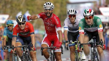 Bouhanni se impone al sprint en una tensa etapa por el viento