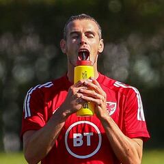 Bale ya se entrena con Gales con su futuro en el aire