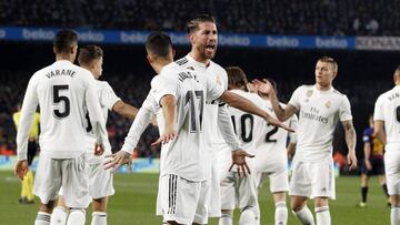 Ramos y Lucas V&aacute;zquez celebran el gol del Real Madrid en Barcelona.