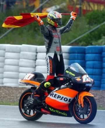 Fonsi Nieto ex piloto de motociclismo español. En febrero de 2011 anunció su retirada como consecuencia de las secuelas de su lesión en el pie izquierdo, consecuencia del grave accidente sufrido en los entrenamientos del Gran Premio de Indianápolis de 2010.
Actualmente actúa como disc-jockey en varias discotecas de España.