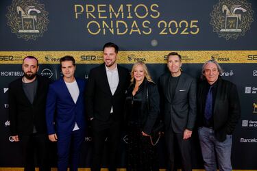 El equipo de Los40 Music Awards 2024, posando en la alfombra roja de los Premios Ondas 2025.