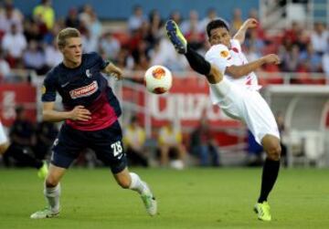 Sevilla-Friburgo. Bacca y Ginter.