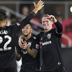 Luciano Acosta y Wayne Rooney, en el equipo de la semana 24