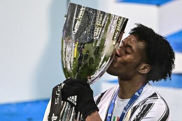 Juventus se coronó campeón de la Supercopa de Italia luego de vencer 2-0 a Napoli. Juan Cuadrado y David Ospina fueron titulares.