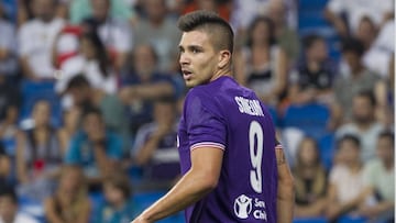 El delantero argentino de la Fiorentina, Gio Simeone.