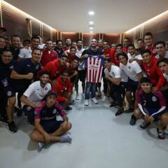 Andy Ruiz visita a Chivas