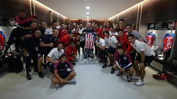 Andy Ruiz visita a Chivas