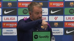 Llega Flick a la sala de prensa y todo son risas: “¿Qué pasa, cabrones?"