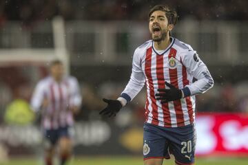 En 2017, Chivas se reforzaba con la intención de ser protagonista de Liga MX y lograr el campeonato después de 10 años. Rodolfo Pizarro llegó para el Clausura 2017 con la etiqueta de ‘fichaje bomba’, pues Chivas pagó 14 MDD por sus servicios, además de la carta de Víctor Guzmán. Como rojiblanco logró el histórico doblete en su primer torneo y la Concachampions en 2018, antes de partir a Rayados por una suma de 16 MDD. 